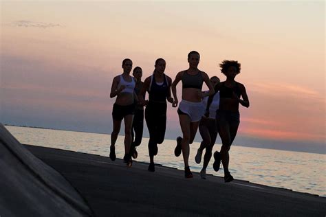 Hoe je kunt hardlopen op het strand, volgens hardloopcoaches